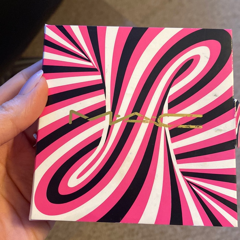 MAC Surprise Eyes Eyeshadow Palette Brand New